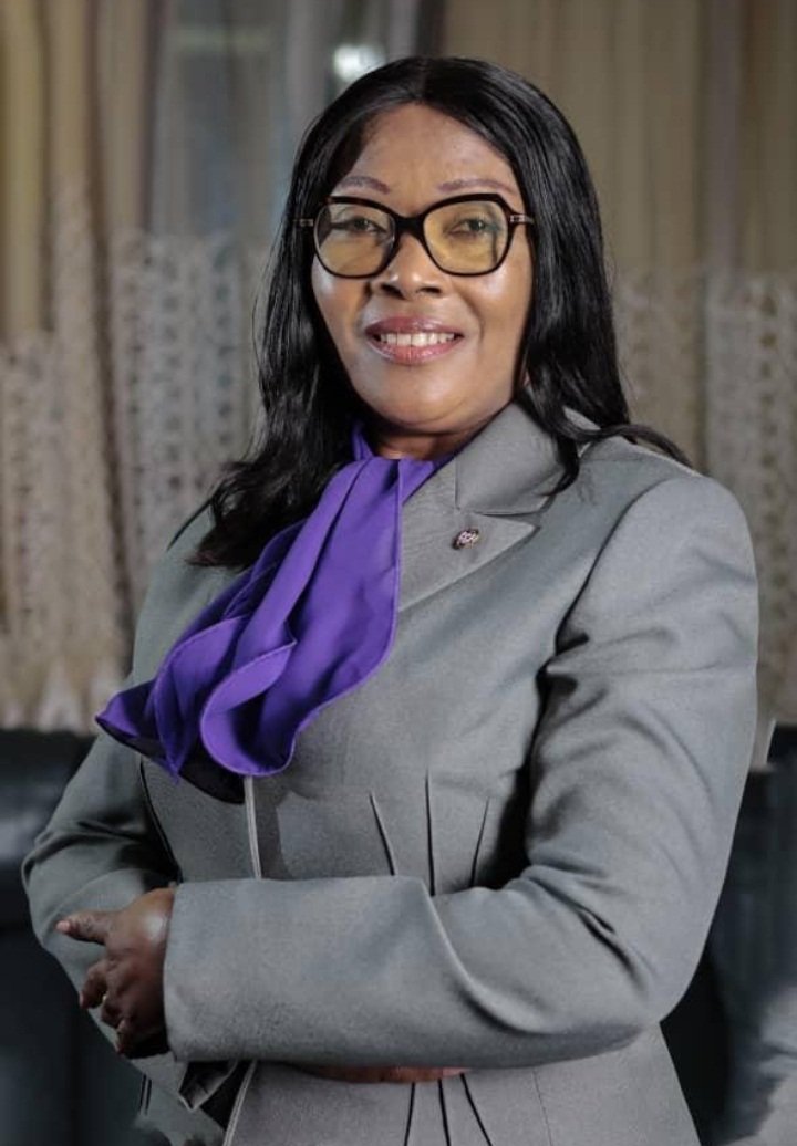 Marguerite FONKWE ATANGA, portée à la tête de la Direction Générale de CCA-BANK