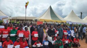 Responsabilité Sociétale: La Royale des Jeux du Cameroun offre une formation et du matériel informatique à plus de 1500 jeunes de Bazou