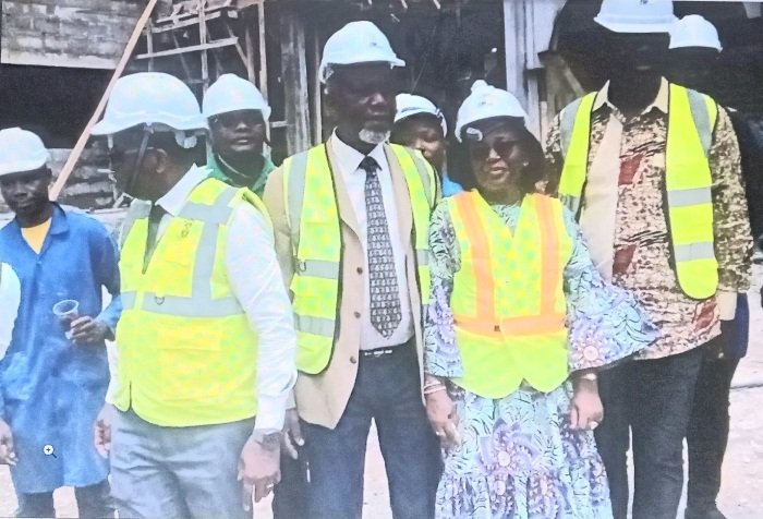 Chantier du nouvel hôtel de ville de Douala 3ème : Le Maire Valentin Epoupa satisfait de l’avancement des travaux