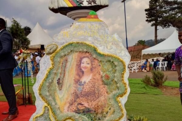 Hommage: Une Stèle en la mémoire de la mère de Chantal BIYA inaugurée par Célestine KETCHA COURTÈS à Bangou.