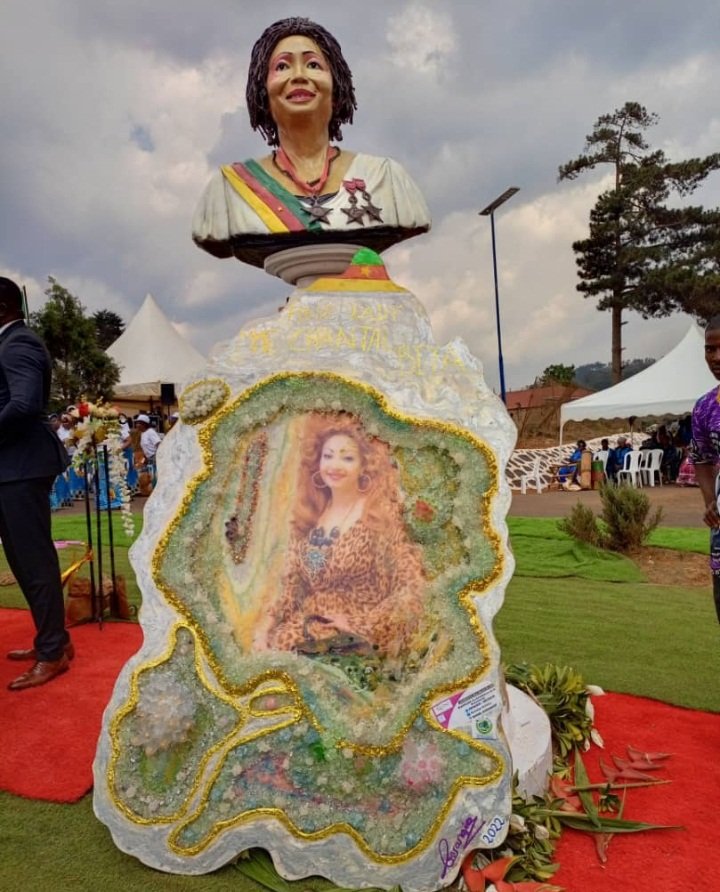 Hommage: Une Stèle en la mémoire de la mère de Chantal BIYA inaugurée par Célestine KETCHA COURTÈS à Bangou.