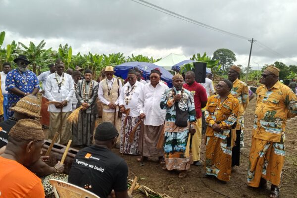 Le village BWENE-OLI fait découvrir sa spécificité et la richesse culturelle de son peuple.