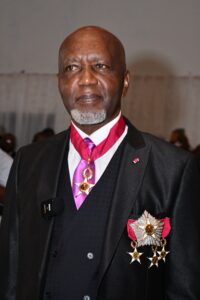 MOULONGO Oscar: Le l’infatigable bâtisseur élevé au grade de Grand Officier de l’Ordre national de la Valeur