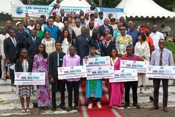 Sanaga-Maritime: La Fondation La Main Tendue récompense l’excellence scolaire et sportive à Edéa